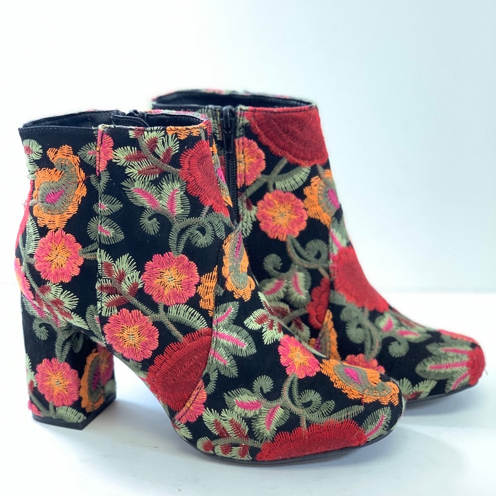 Mia Vail Black Bouquet Boots Size 8 and 8.5